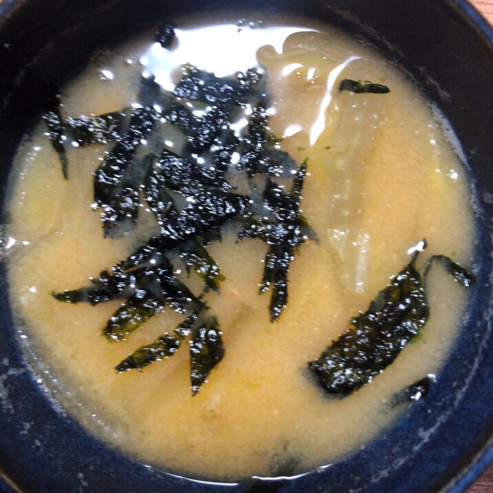 白菜と韓国海苔の味噌汁